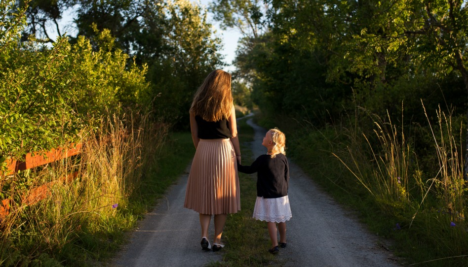 LORSQU’ELDER ET SOEUR HOLLAND S’ADRESSENT AUX MÈRES