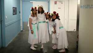 pieu de Toulouse: les jeunes filles en costume