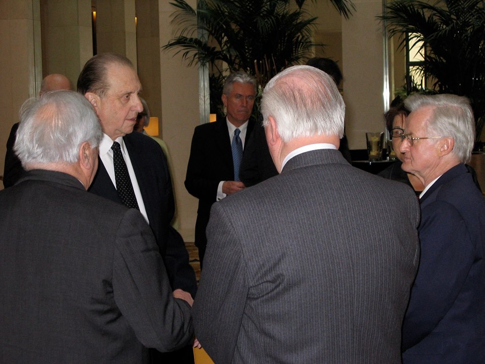 Président Monson rencontrant d'anciens responsables gouvernementaux de l'Allemagne de l'Est