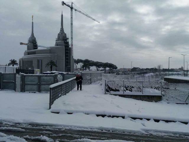temple de Rome sous la neige